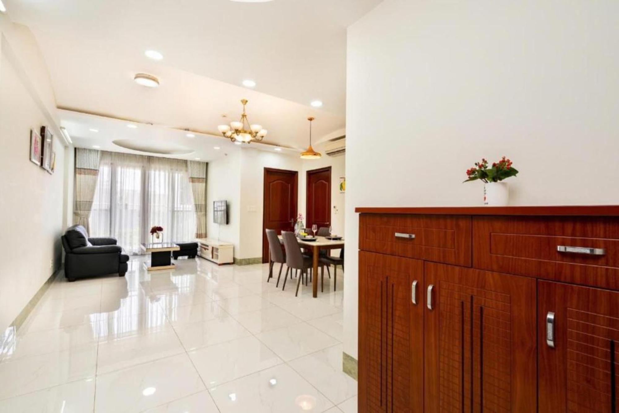 Cozy 3-br In The Center Of District 7 * TP. Hồ Chí Minh